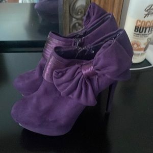 Dark purple bow heels